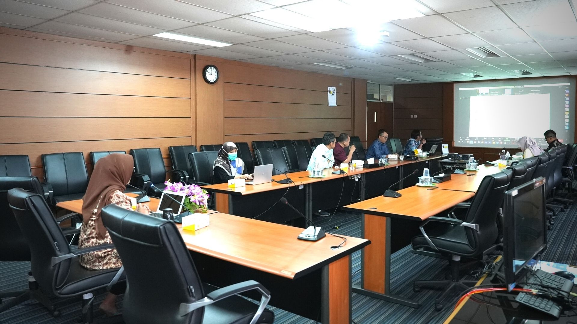 230214_rapat bersama konstituen membahas media sustainability